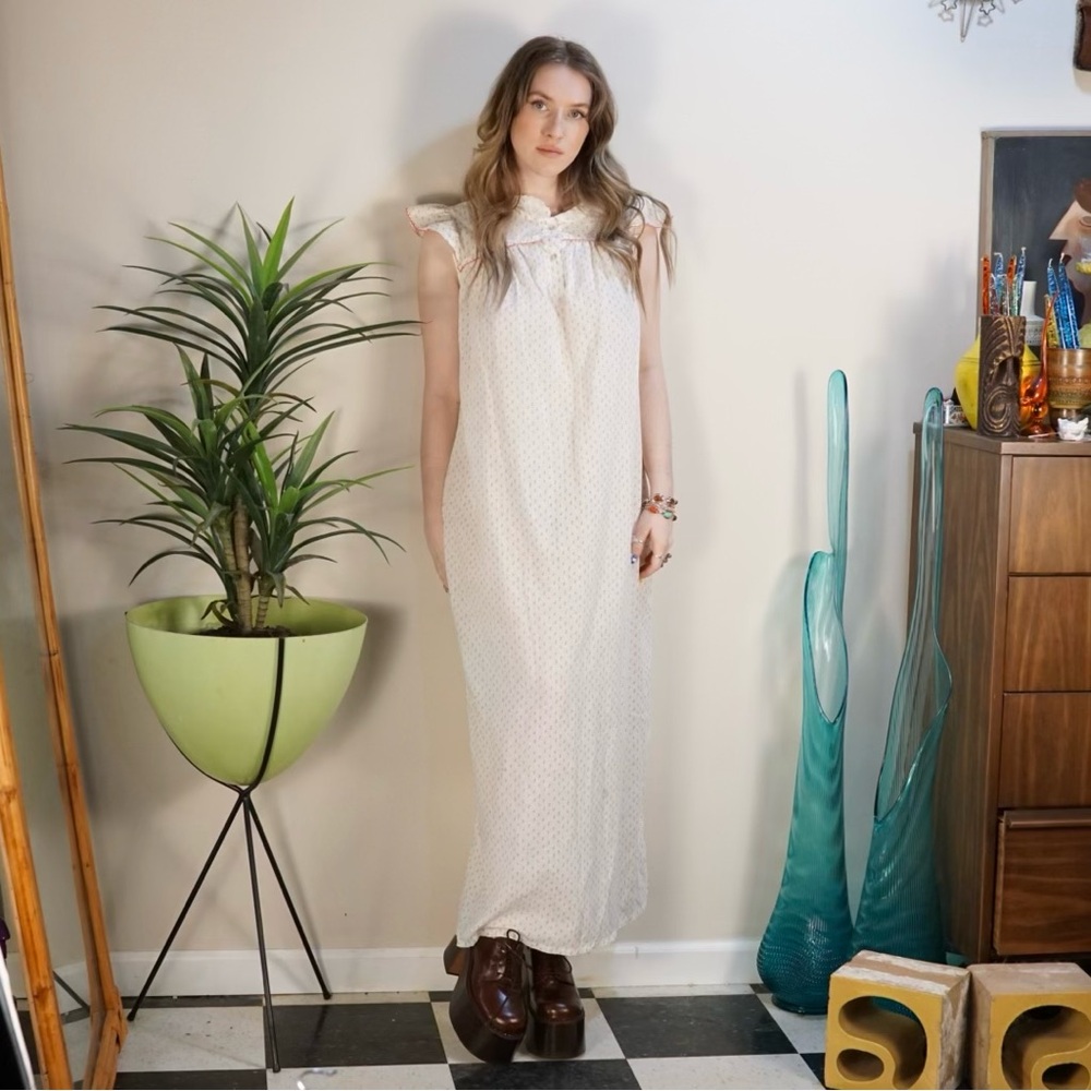 Vintage kittens by Katz ditzy floral ruffle shoulder nightgown dress